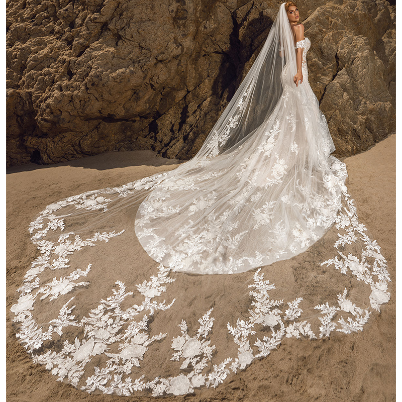 Delicate lace trim
